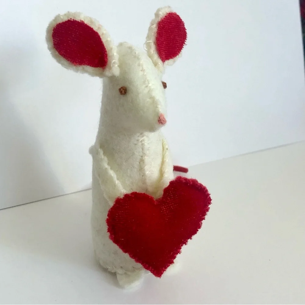 Sweetheart felt mouse art doll Valentine's Day gift handmade hand-sewn